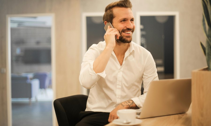 Empreendedor abrindo conta PJ gratuita MEI banco digital