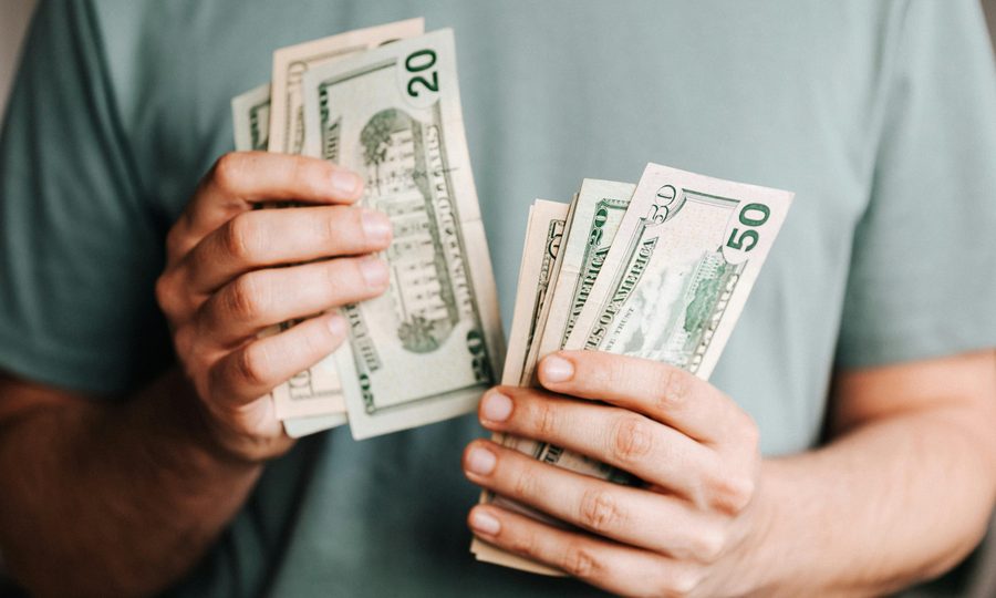 como sair do cheque especial - calculadora ao lado de boletos