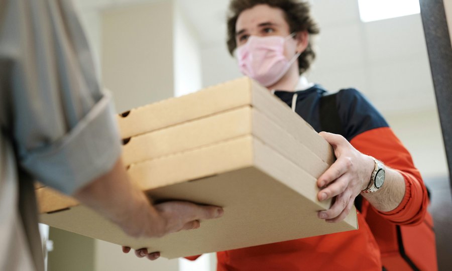 pessoa vendendo produtos Shopee 2026 renda extra online