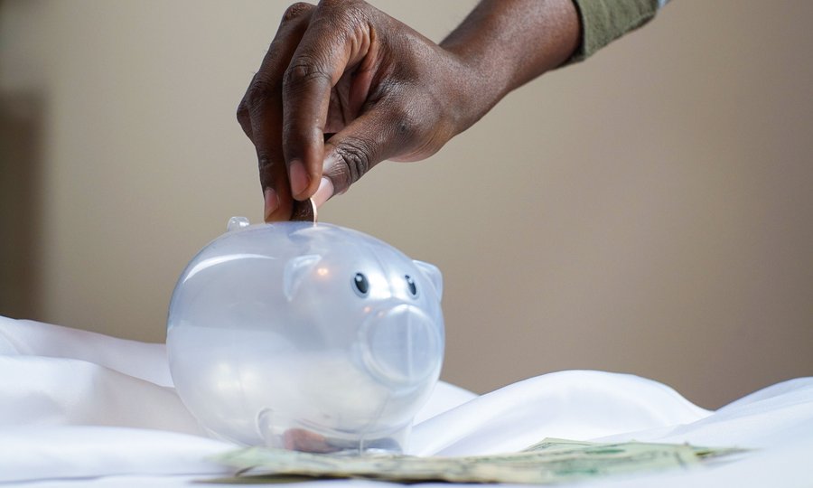 Antecipação do saque-aniversário do FGTS guardada em cofrinho