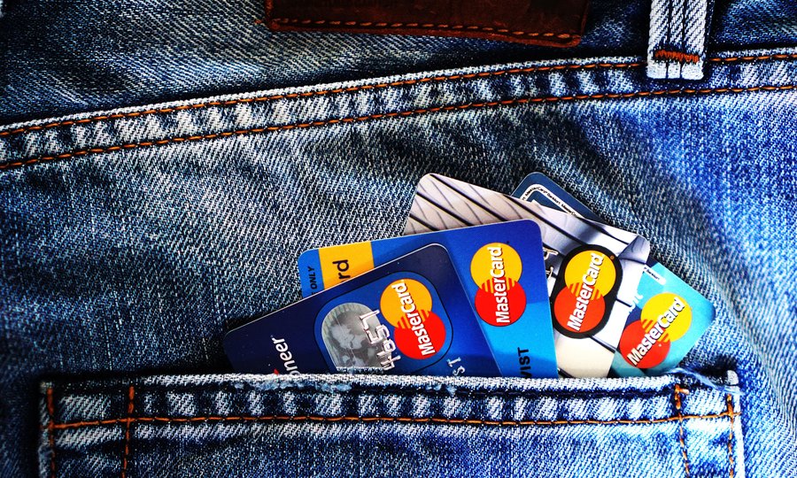 Cartões físicos que podem ser substituídos pelo cartão de crédito virtual