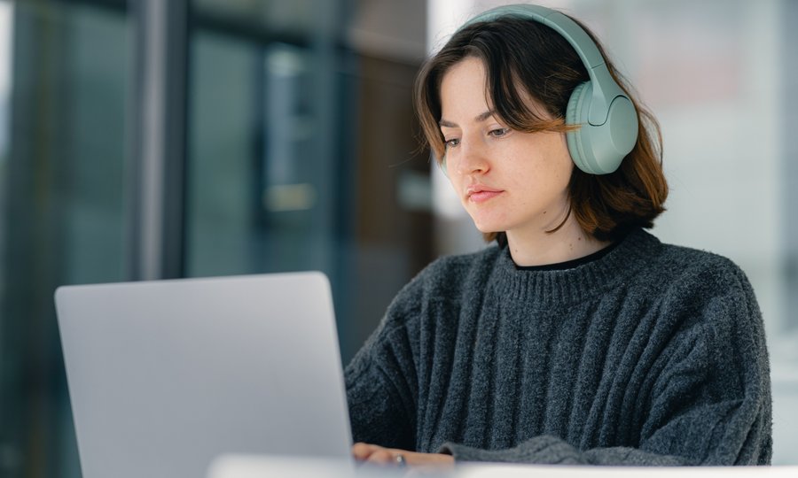 assistir canais de YouTube de finanças pessoais em 2026