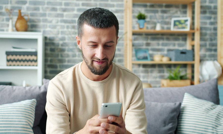 site de pesquisa remunerada que paga em 2026 pelo celular