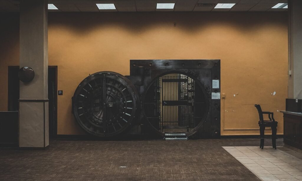 Porta de cofre e a cobertura do FGC