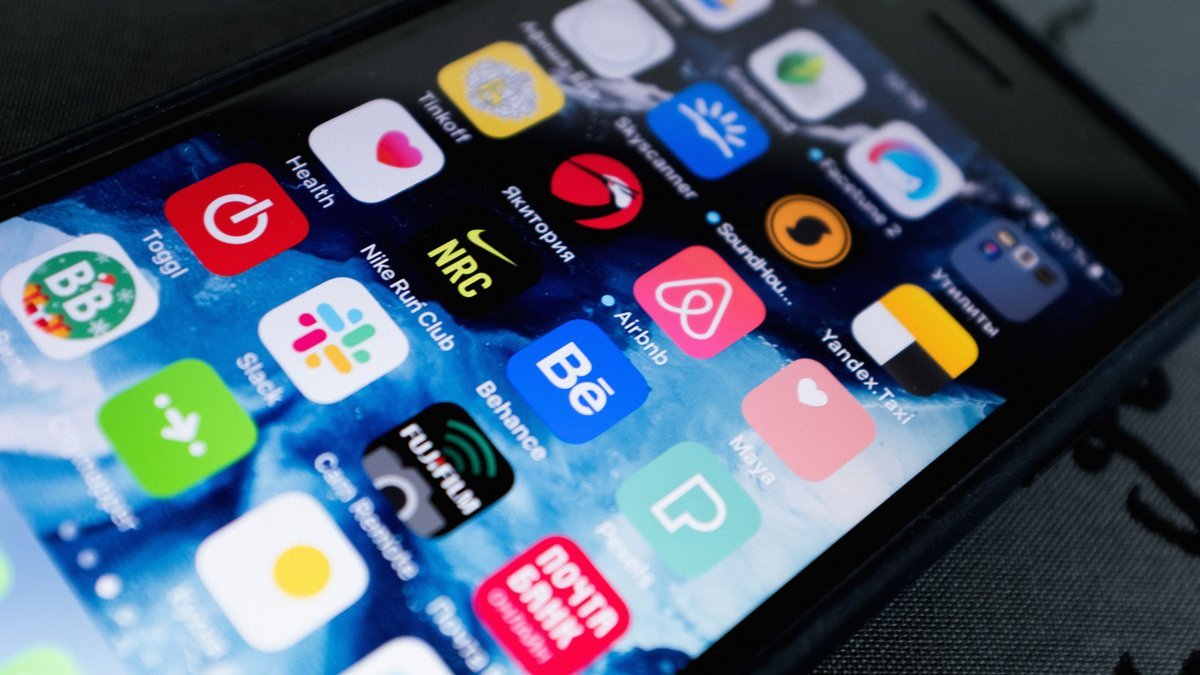 Aplicativos no celular usados para cortar gastos com assinaturas