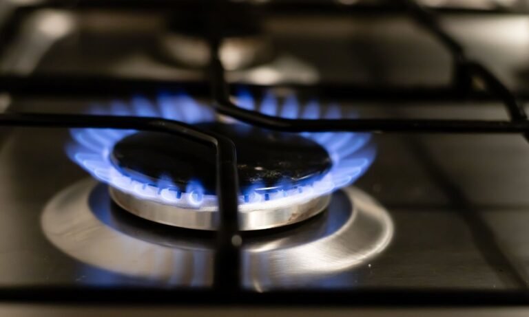Chama azul do fogao e o Gas do Povo em setembro de 2026