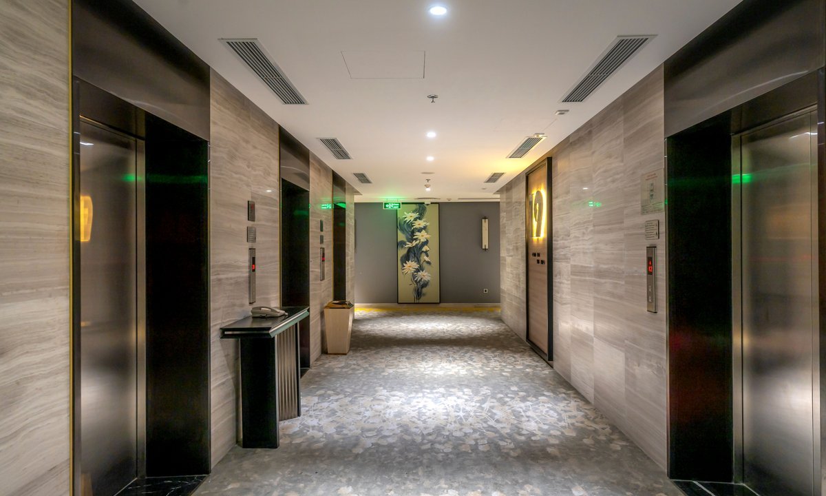 Corredor de hotel, tema do uso de pontos para hospedagem